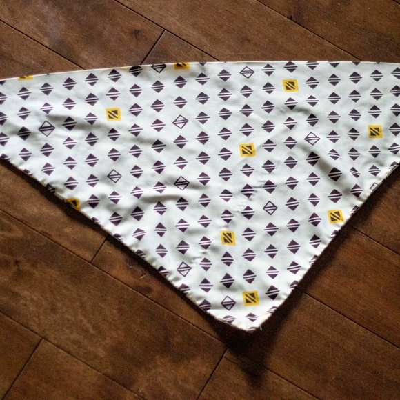Geometric Neck Scarf - Picture 3 of 4